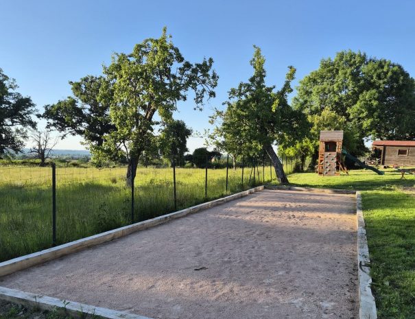 Extérieur-terrain de pétanque (2)